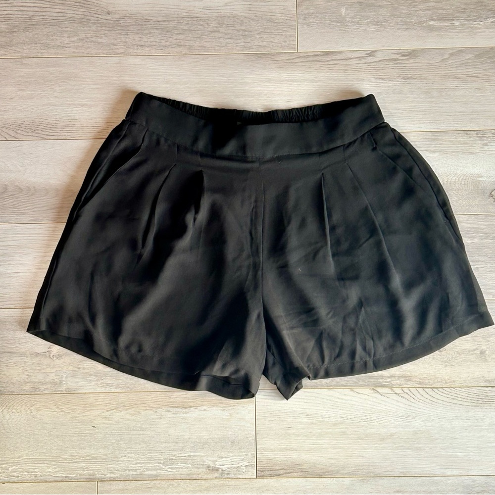 Dynamite | Black Short - Picture 3 of 7